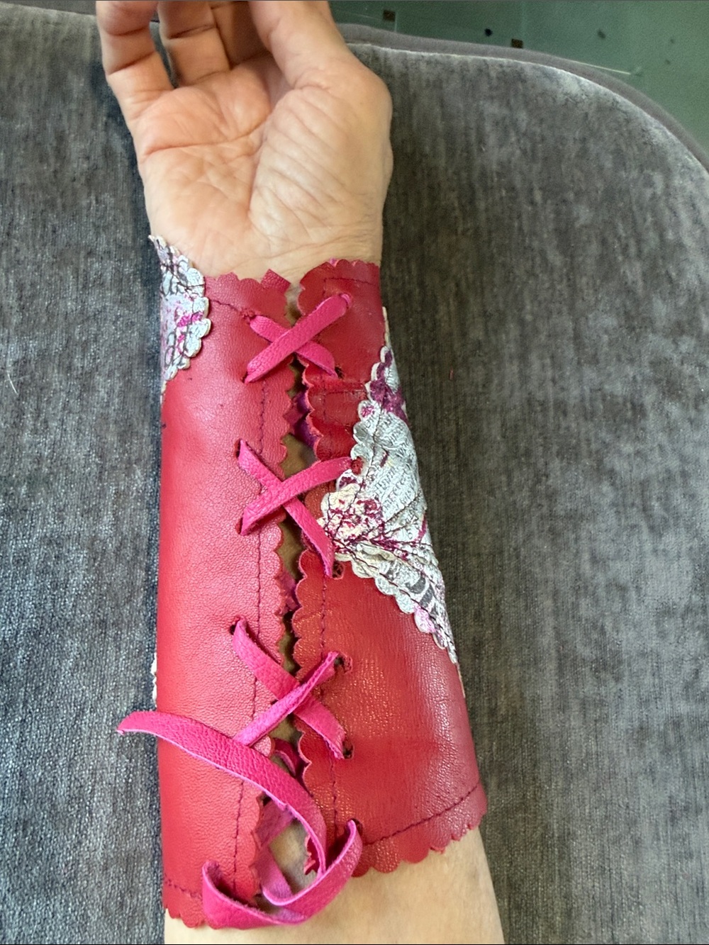 Red and Pink Leather Cuff Glove with Metallic Accents. - Picture 6 of 8